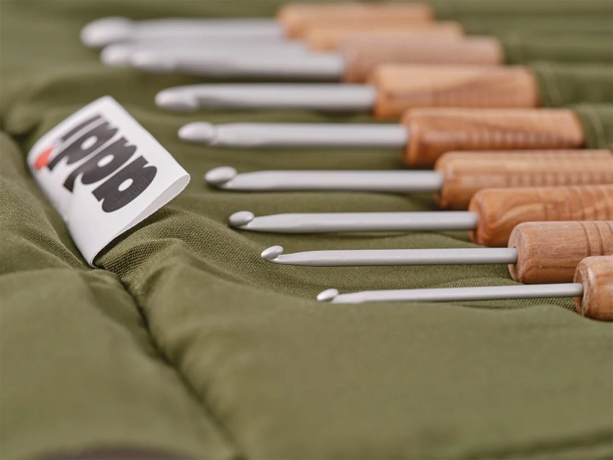 addiWrap Olive Wood Crochet Hook Set 2–6 mm with Waxed Canvas Case - Image 6