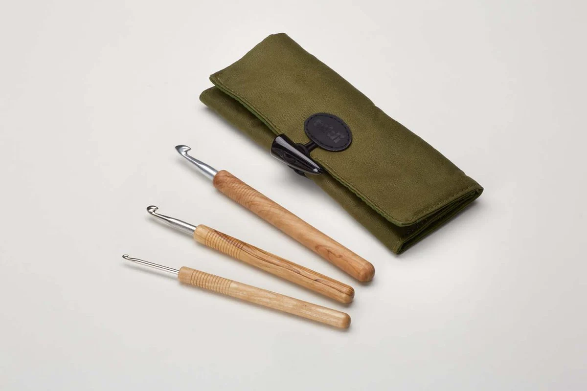 addiWrap Olive Wood Crochet Hook Set 2–6 mm with Waxed Canvas Case - Image 8