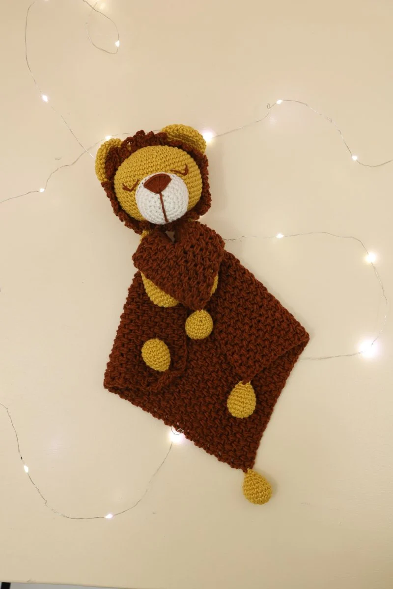 Circulo Amigurumi Crochet Kit - Lovey Blanket - Lion - Image 6